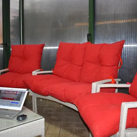 Red & Blu Luxury 8/private Parking