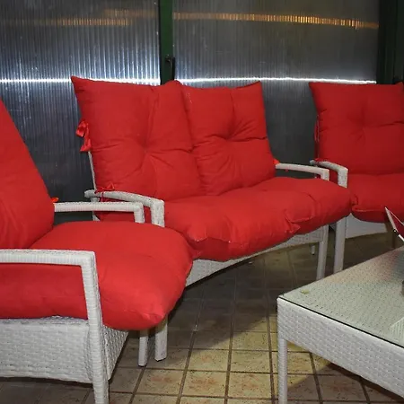 Red & Blu Luxury 8/private Parking Apartment